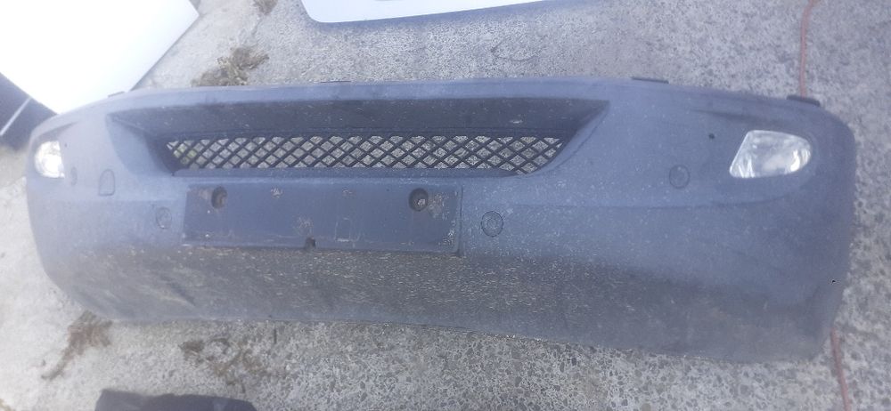 Bara fata Mercedes sprinter cu senzori și proectore