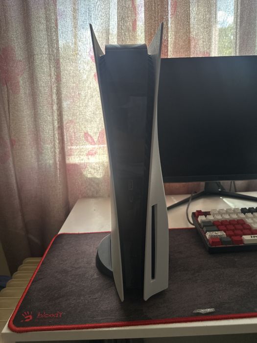 Ps5 перфектно състояние 825 gb
