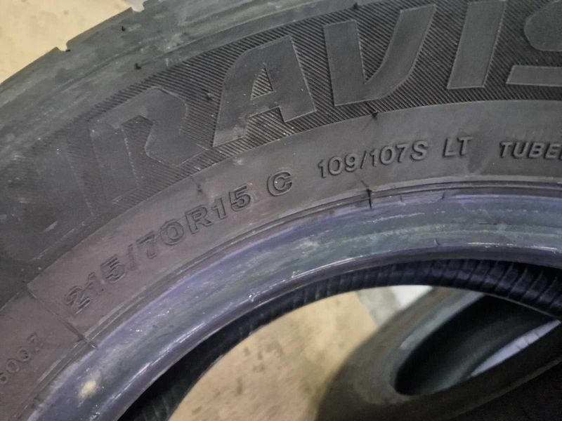 2 Bridgestone R15 C 215/70/ 
летни бусови гуми 
DOT1321