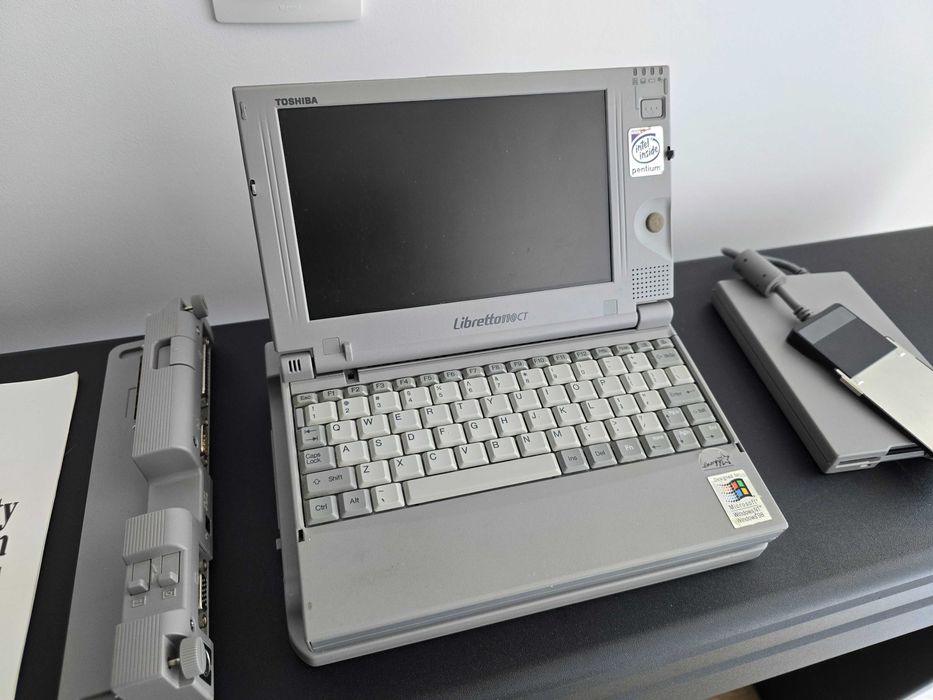 2 laptopuri toshiba libretto 110ct + accesorii