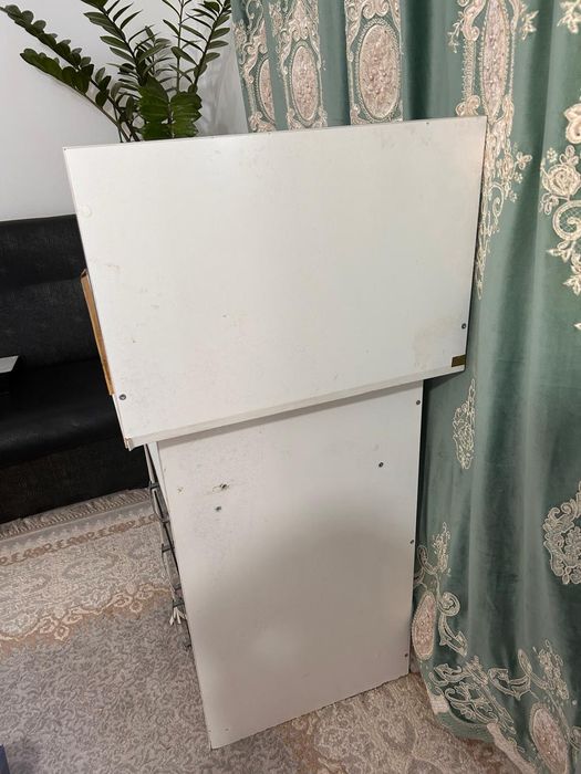 Маникюрный столик