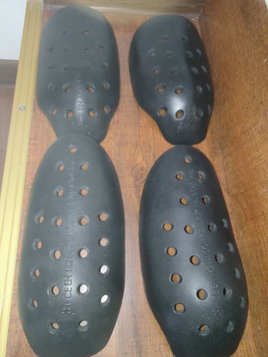 Protecții cot și umăr echipament moto