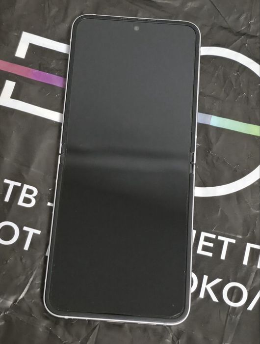 КАТО НОВ 256GB Samsung Z Flip 6 Гаранция Vivacom 2026г. Silver | Сив