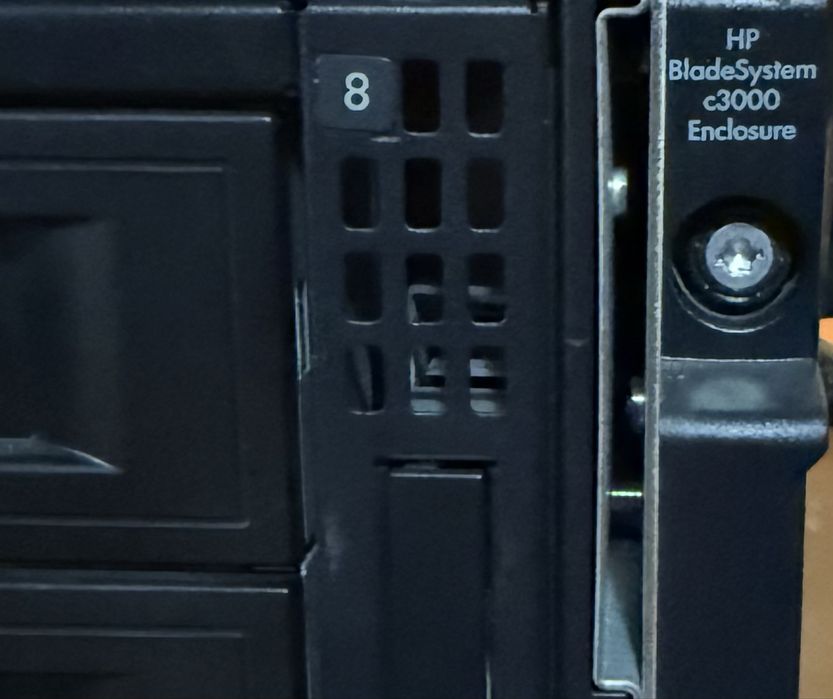 Сервер. Продается Blade-серверный комплекс HP BladeSystem c3000