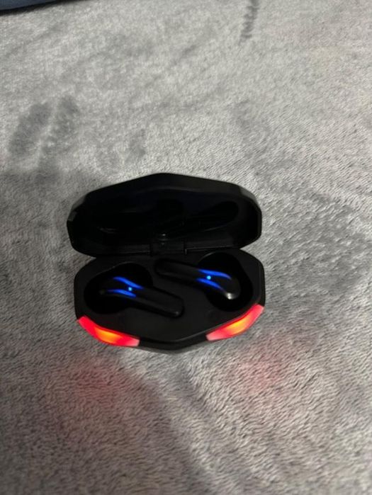 Căști Audio Bluetooth wireless cutie USB cu lumini colorate (ambientale) inclusiv pe căști, perfect funcționale