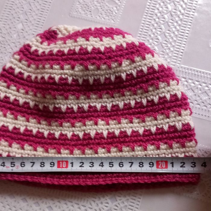 Предлагам красиви плетени детски шапки