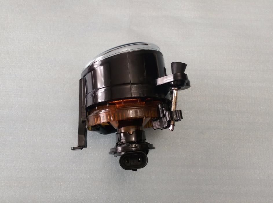 Proiector / Far ceata NOU dreapta VW Golf 5 (2003-2009) cu bec inclus