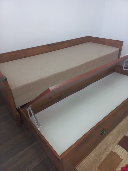Canapea extensibilă cu ladă de depozitare