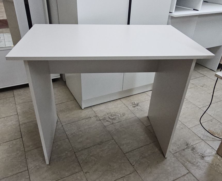 Стол письменный новый (бесплатная доставка)