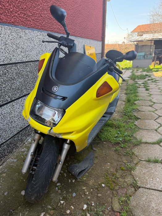 2 броя скутери 250 и 50 кубика