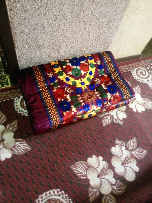 Тушак сотамиз Дубай вилюр 2ю 70  5 та холати Янги нархи  150 минг