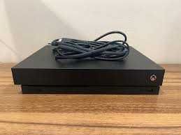 Vând XBOX ONE X Black Edition 1 TB + 2 Controllere + 3 Jocuri + Statie Incarcare controllere