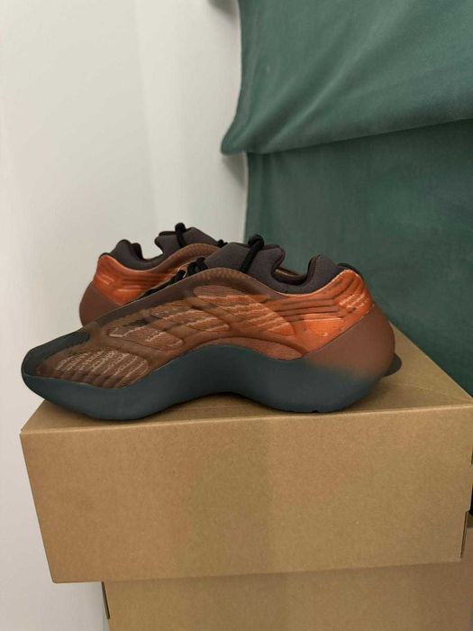 Vand Yeezy 700 v3