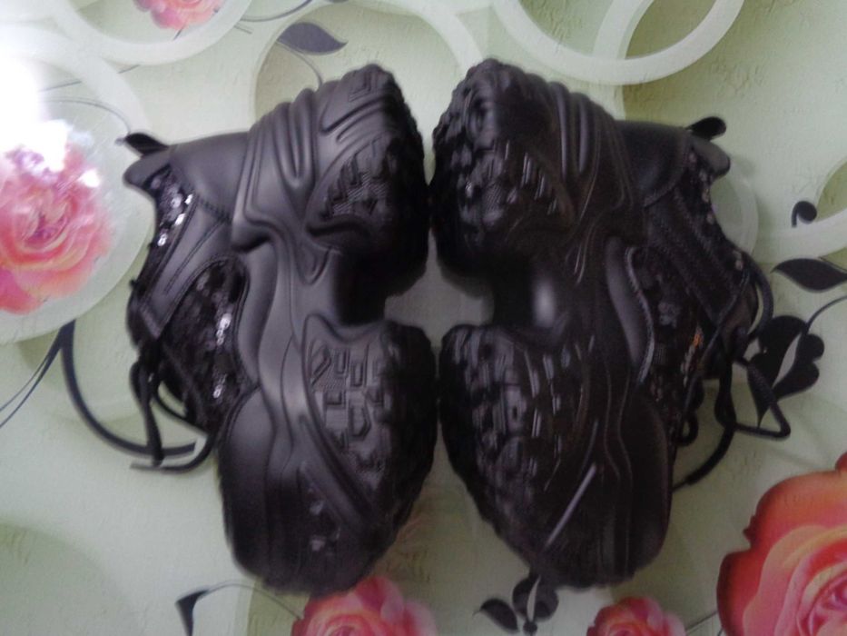 Vand adidasi cu platforma pt dame 2.