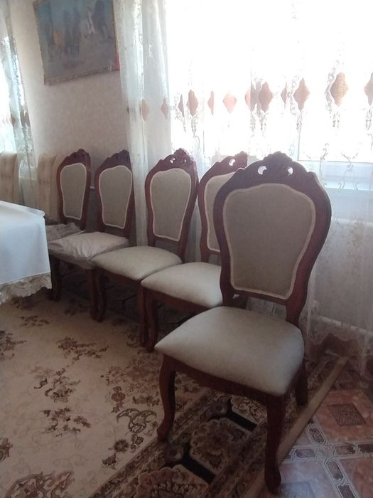 Продаю стулья 8 штук по 5000