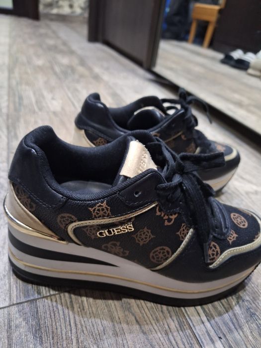 Маратонки  GUESS