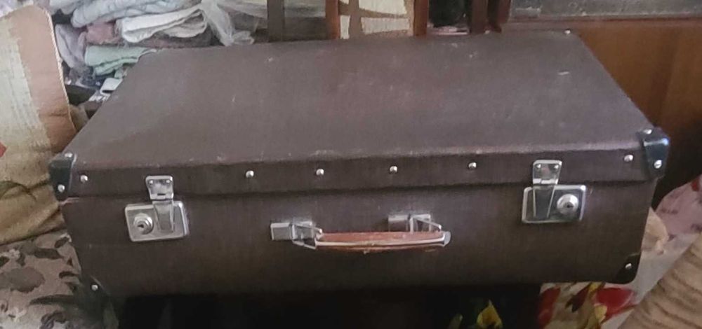 Продаётся  чемодан