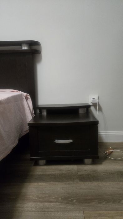 Продам кровать с тумбочками