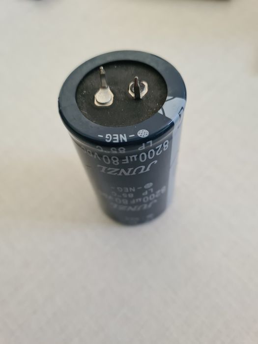 Кондензатор 8200mf 80vdc , 85C junzl