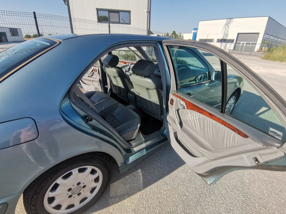 Мерцедес Е240 2003