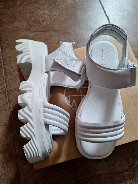 Нови сандали естествена кожа