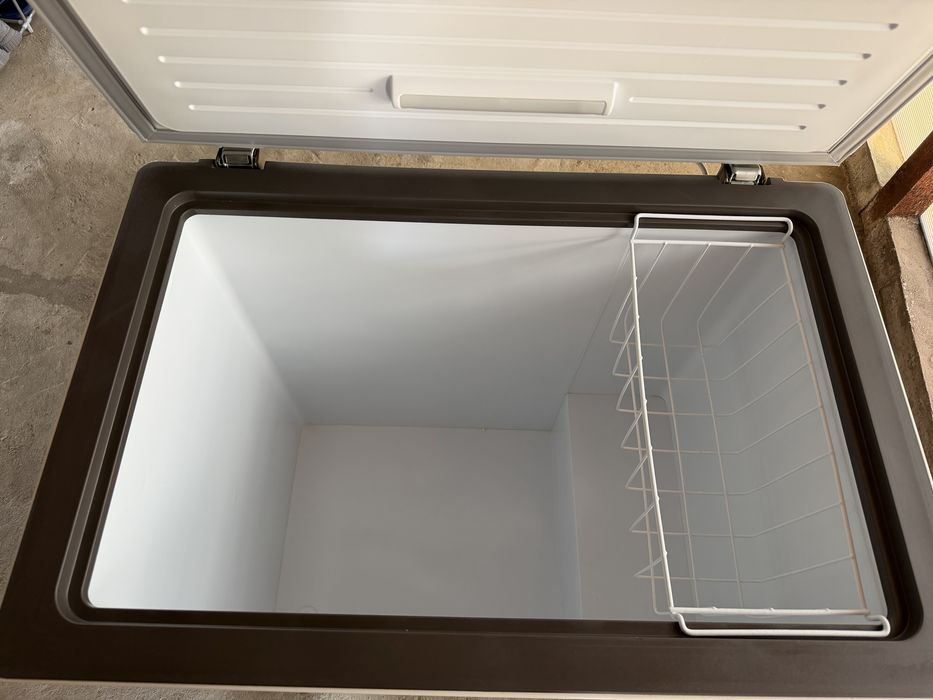 Ofertă Vand lada frigorifica Midea de 198 L noua