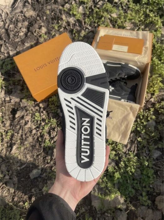 Louis Vuitton Skate Negru cu Alb