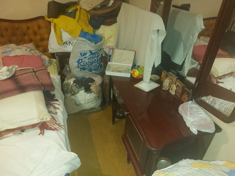 Vând mobilă deosebită, lemn cireș , lăcuită , Volintari