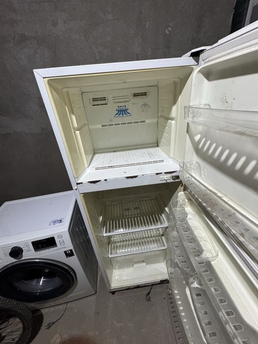 продам 2 холодильник на запчасти