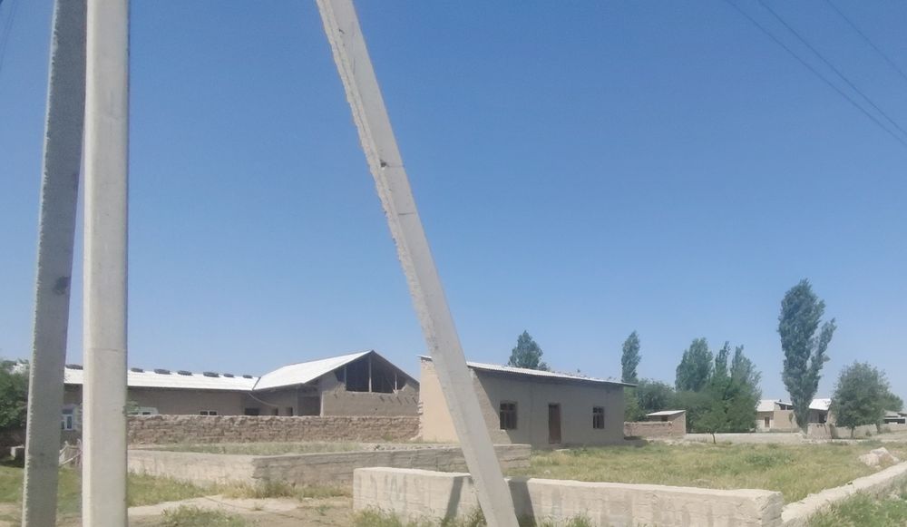 Kuyovboshida uy er uchaska sotiladi 6 sutix 5 sutix 2xona usti yopilg