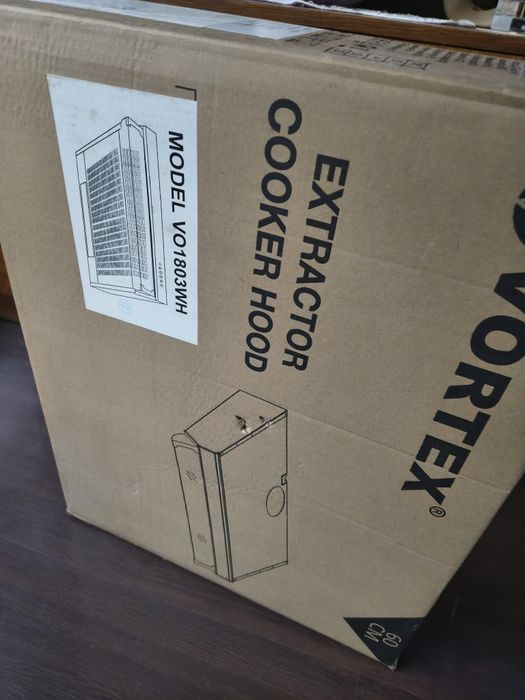 Vând hota noua sigilata