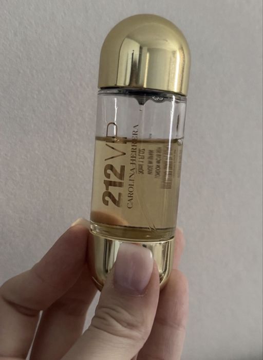 духи carolina herrera 212vip
