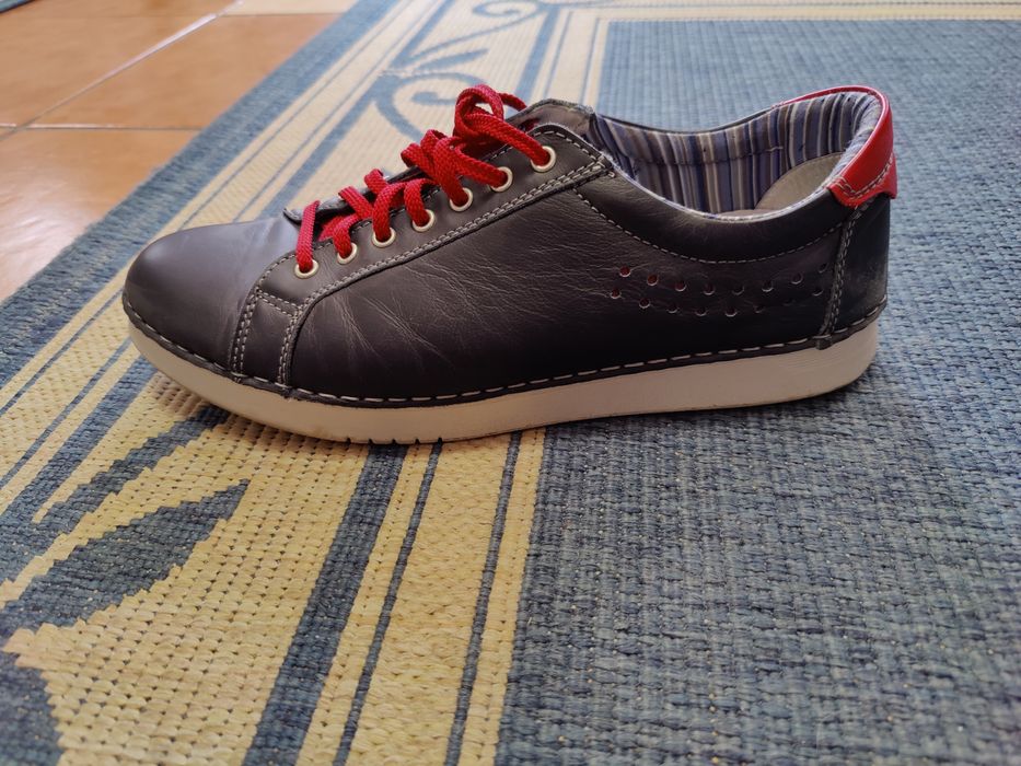 Vand pantofi din piele