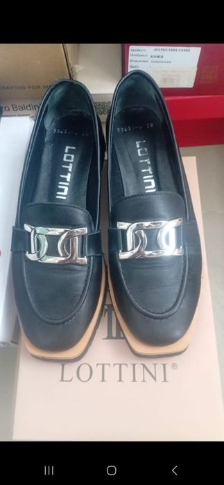 Продаётся женская обувь