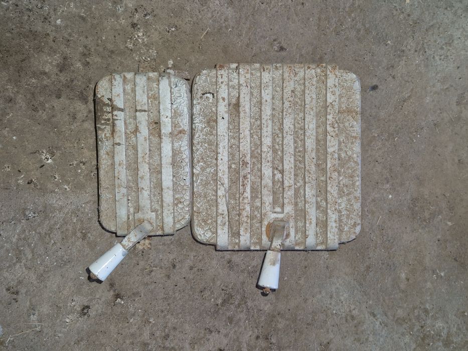 Ușă teracotă  mare,  mică