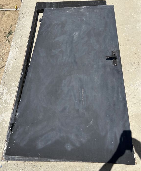 Двери железные б/у