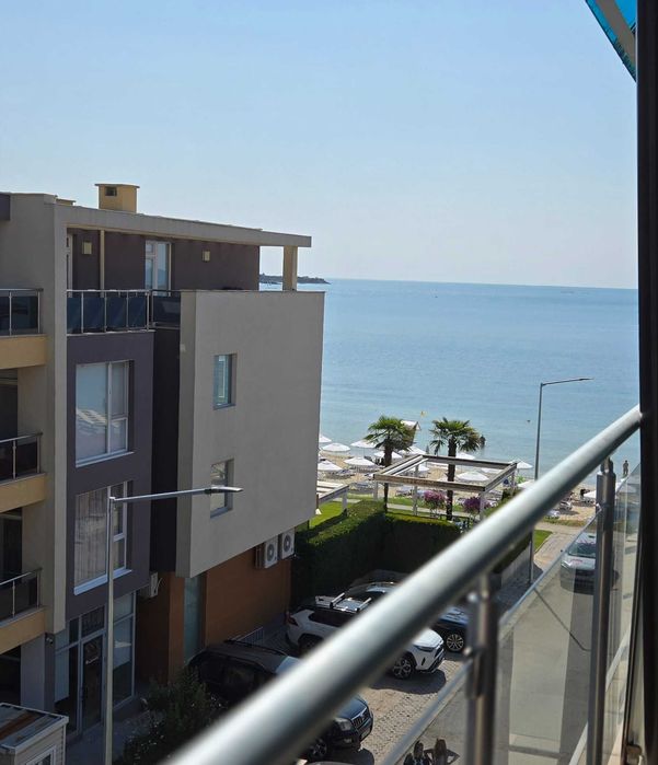 Апартамент под наем първа линия