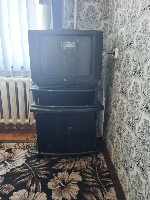 Продам тв с подставкой и Терюмо и Прыхожко шкаф