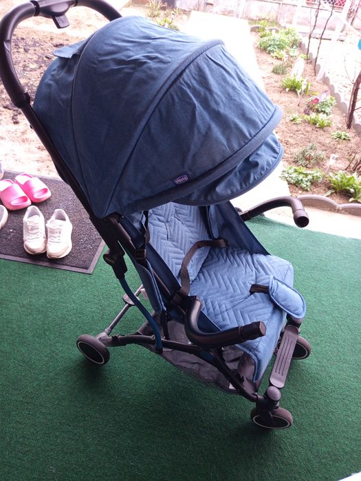 Vând căruț sport  Chicco