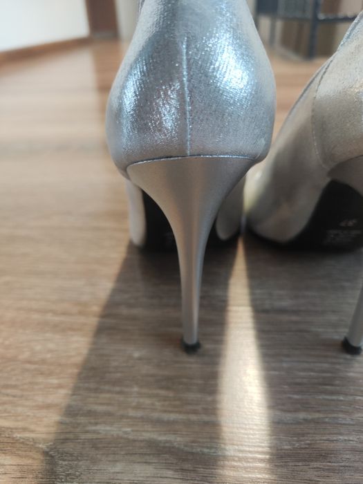 Елегантни дамски обувки