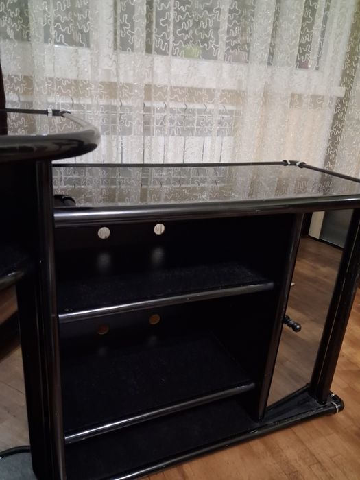 Шкафче  за. телевизор