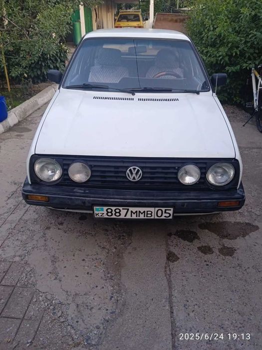 Автомобиль Фольксваген Гольф 2