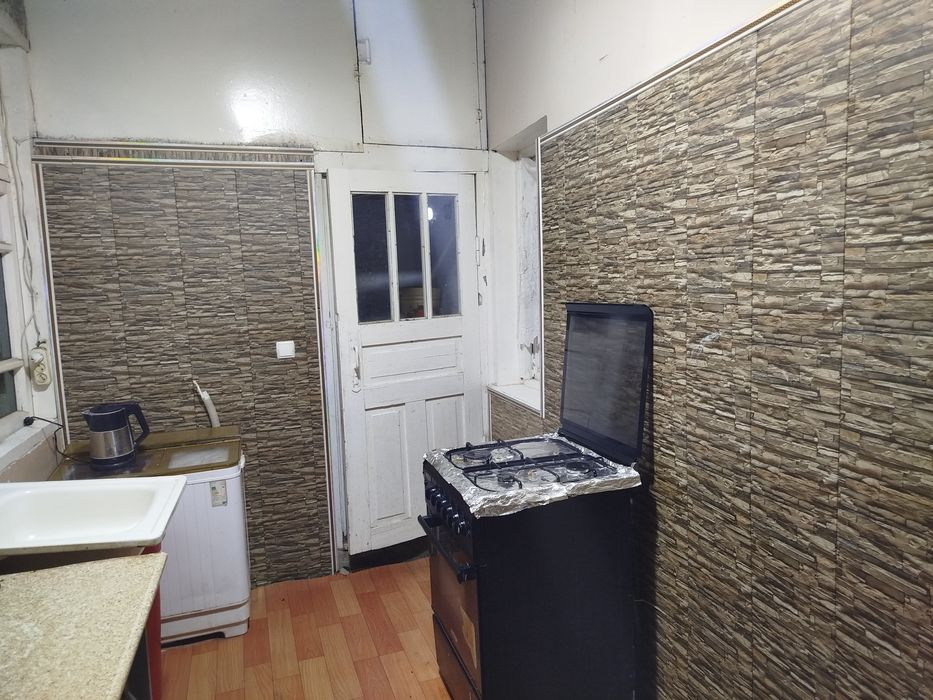 Дом сотилади микрорайонда