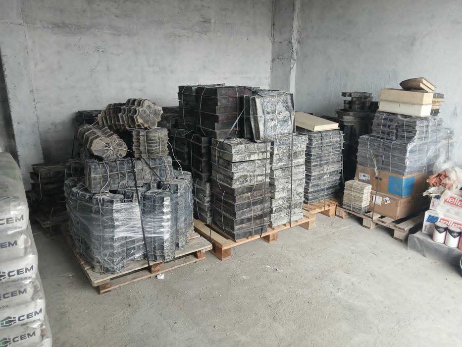 Продавам употребявани  калъпи за бетонови изделия. Цена от 0,30 евро/бр.