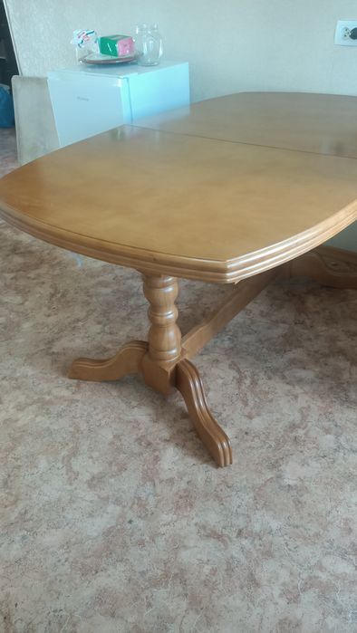 Продам стол, дерево