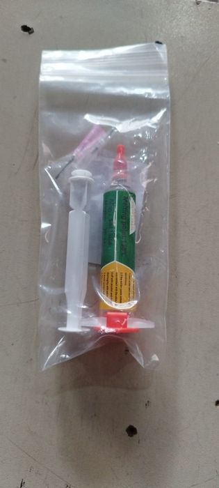 Pasta de lipit la temperatura scazuta 183 de grade la micro chip