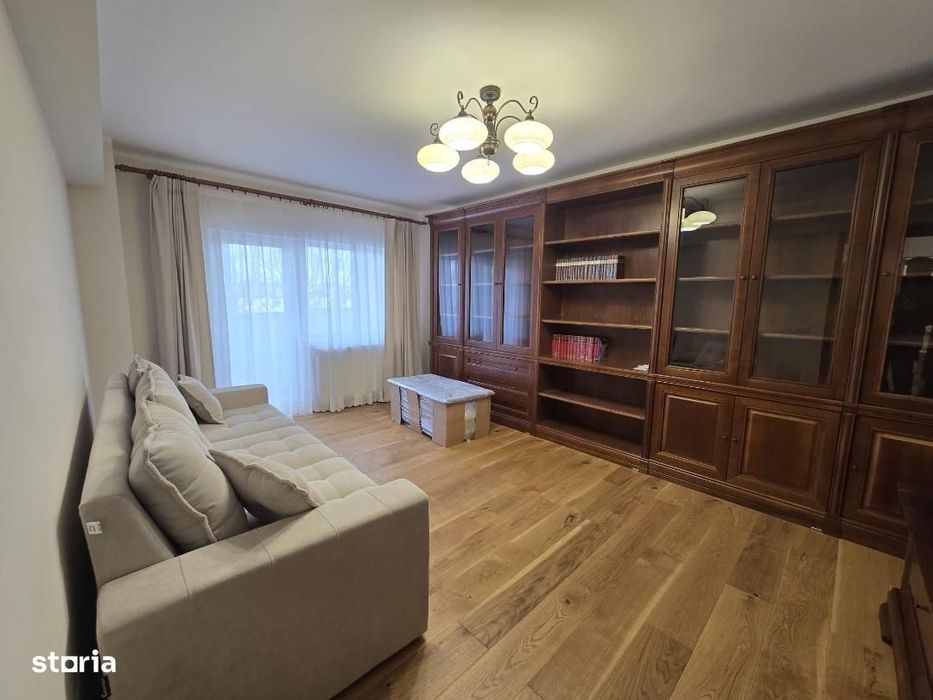 De vanzare Apartament 4 camere, zona Tolstoi.