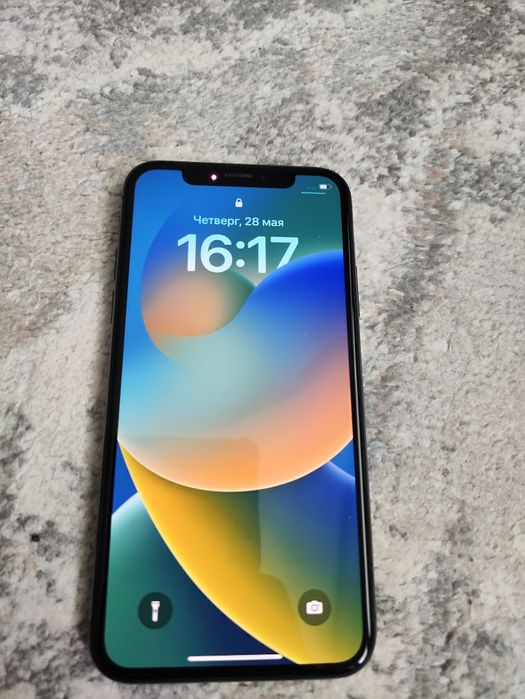 Продам iPhone X в хорошем состоянии