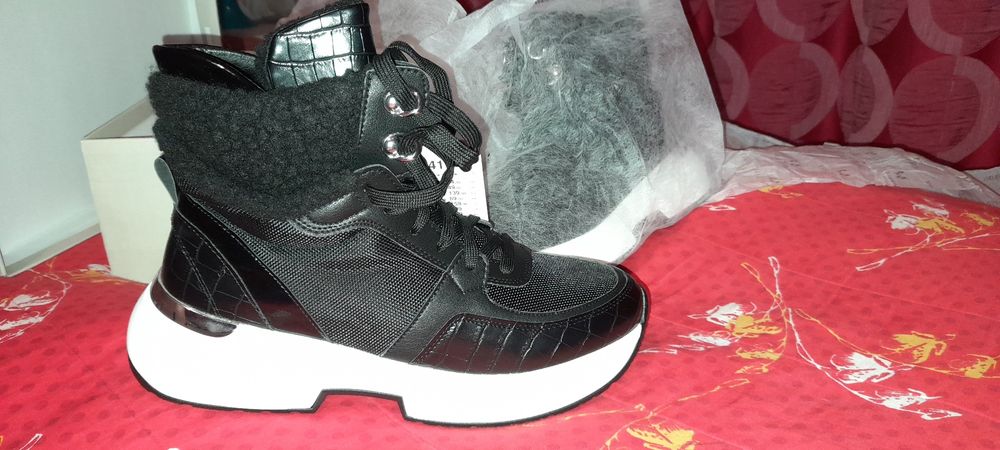 Боти чисто  нови