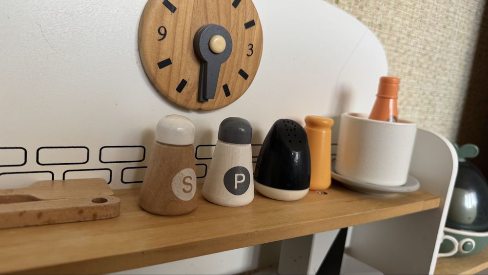 Детская кухня с набором посуды